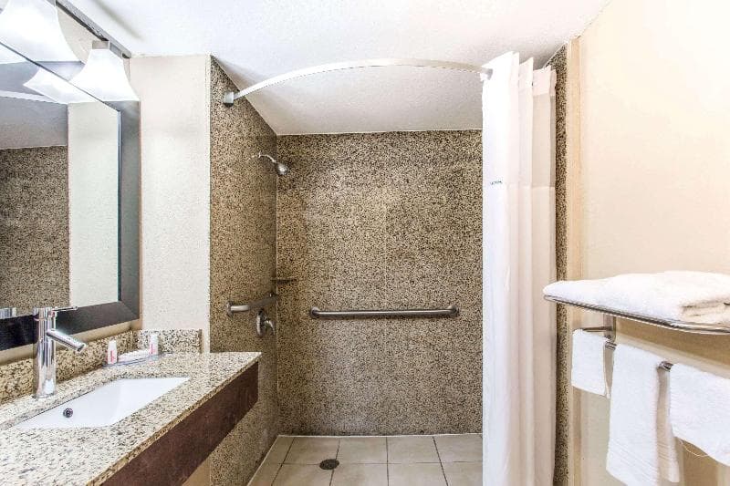 Days Inn By Wyndham Fort Lauderdale Apt Cruise Prt 2