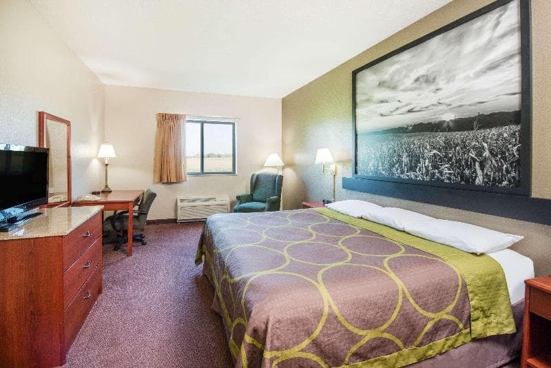 Super 8 by Wyndham Iola 4