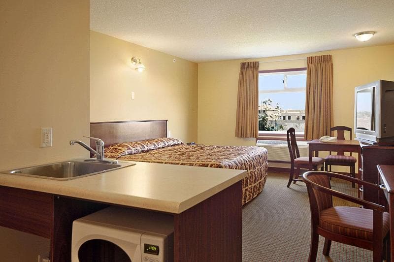 Super 8 By Wyndham Fort Saskatchewan 3