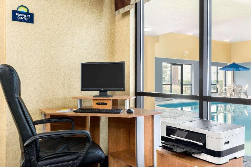 Days Inn by Wyndham Fargo photo 1