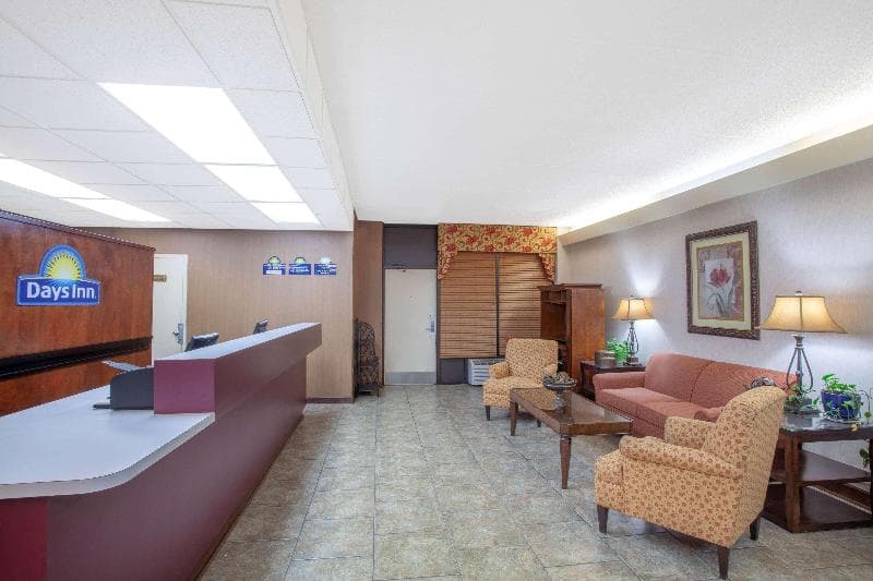 Days Inn by Wyndham Statesboro 5
