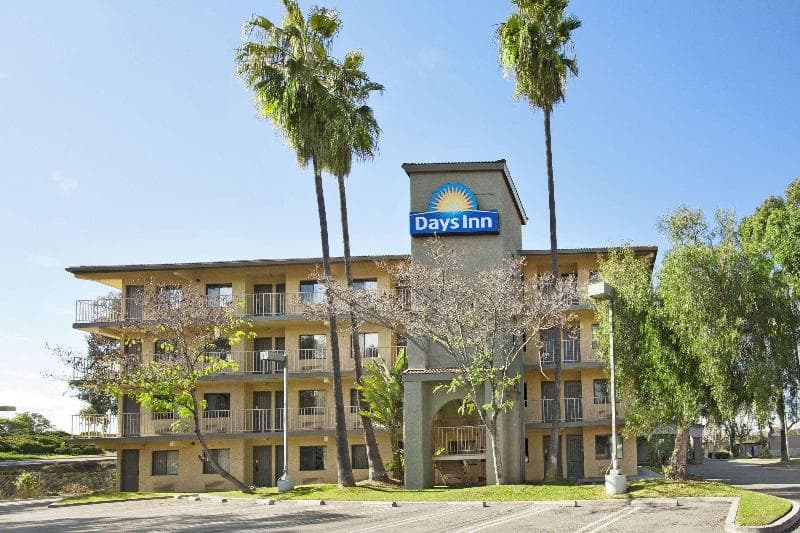 Days Inn by Wyndham Buena Park photo 1