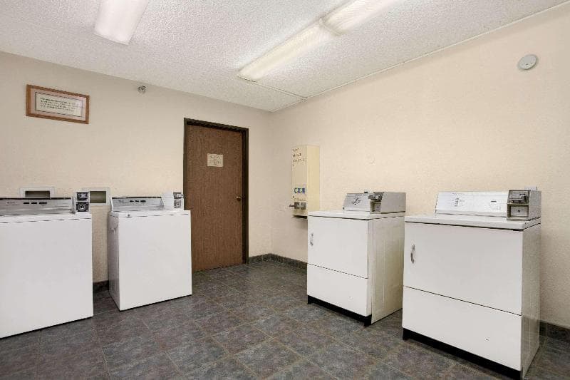 Days Inn by Wyndham Buena Park 2