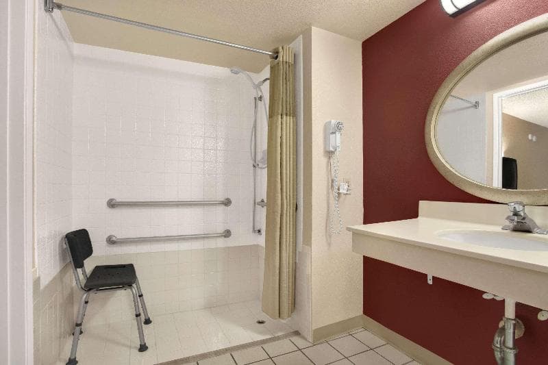 Days Inn by Wyndham Buena Park 5