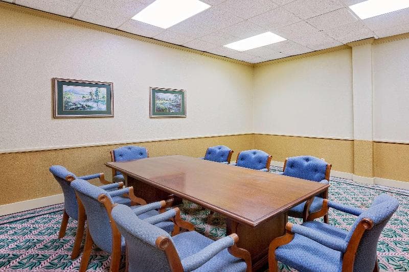 Days Inn by Wyndham Bay City photo 1