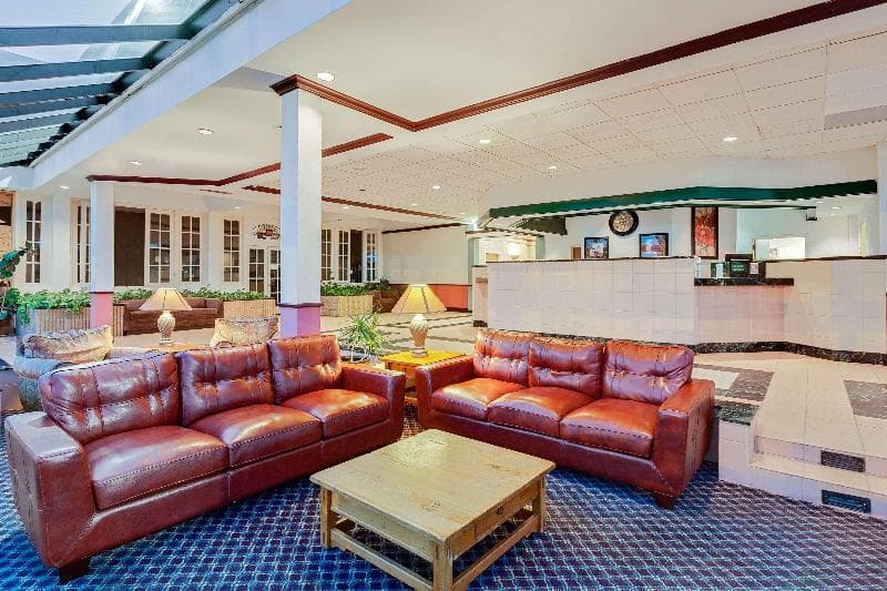 Days Inn by Wyndham Bay City 5