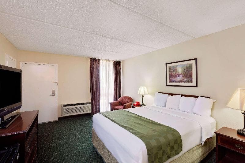 Days Inn by Wyndham Bay City 3