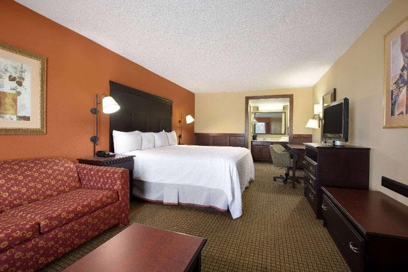 Days Inn by Wyndham Longview South 5