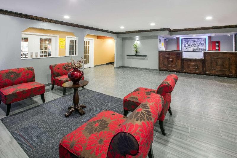 Super 8 By Wyndham Farmers Branch/North Dallas 5