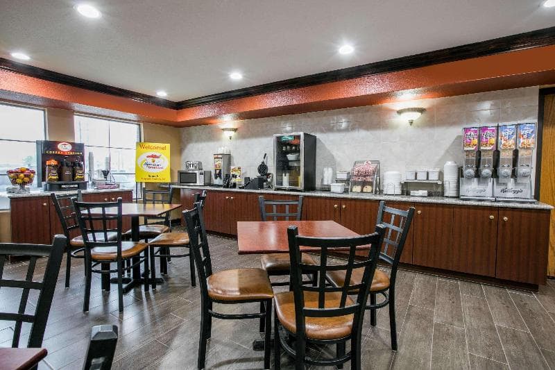 Super 8 By Wyndham Farmers Branch/North Dallas 2