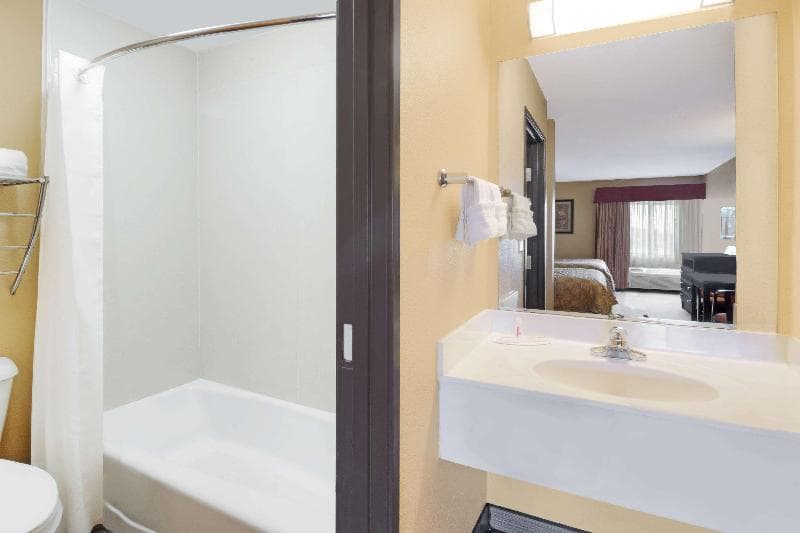 Super 8 By Wyndham Farmers Branch/North Dallas 4