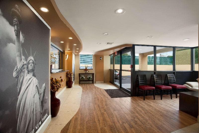Super 8 by Wyndham Bronx 3