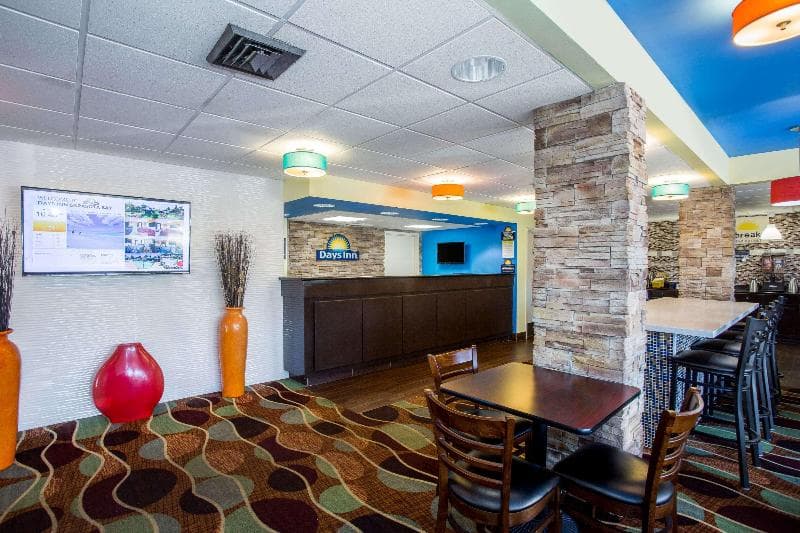 Days Inn by Wyndham Sarasota Bay 5