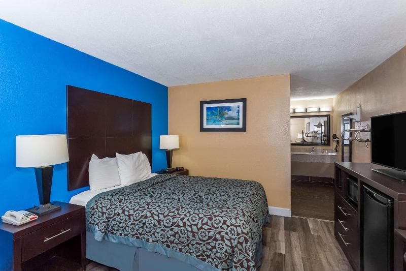 Days Inn by Wyndham Sarasota Bay 4
