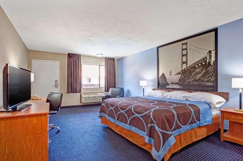 Super 8 by Wyndham Corsicana 2