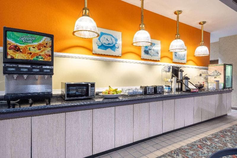 Howard Johnson By Wyndham Salem Hotel & Conference Center 5