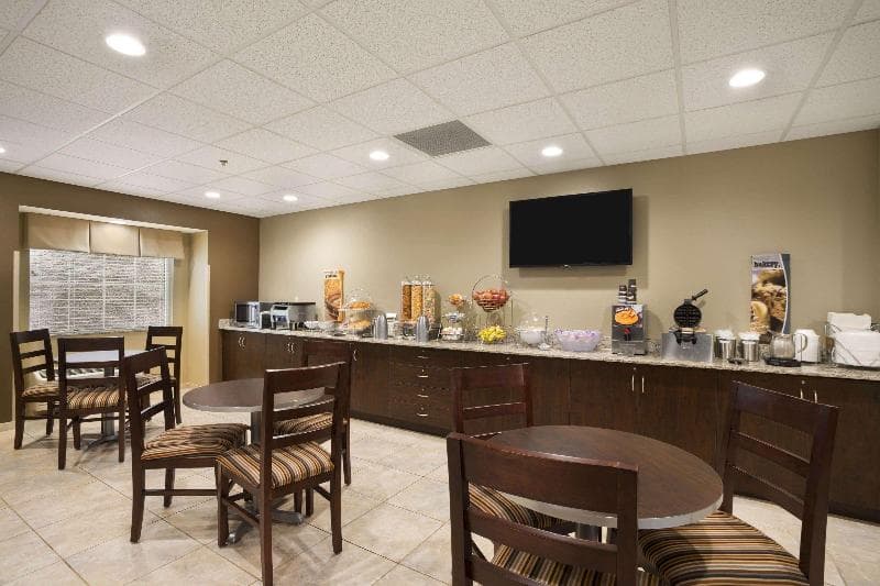 Microtel Inn & Suites by Wyndham Cambridge 4