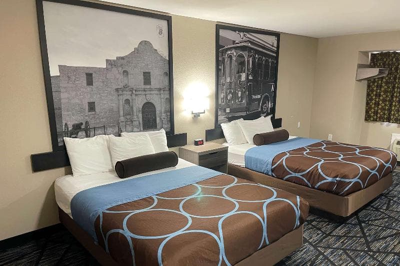 Super 8 By Wyndham San Antonio Downtown Ne 2
