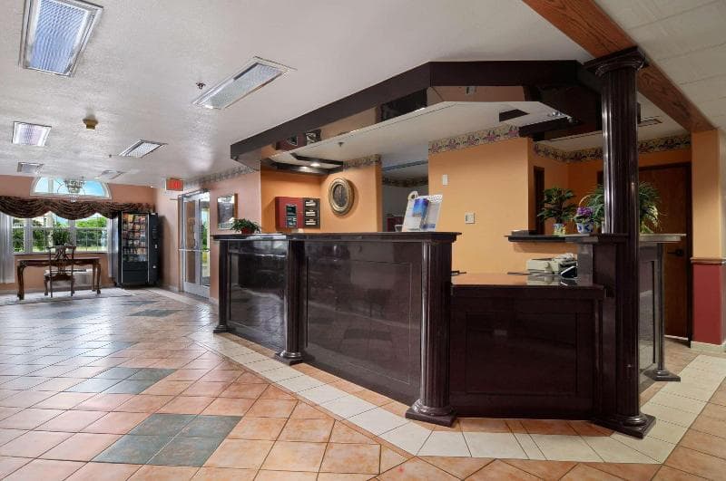 Microtel Inn & Suites by Wyndham Clarksville 4