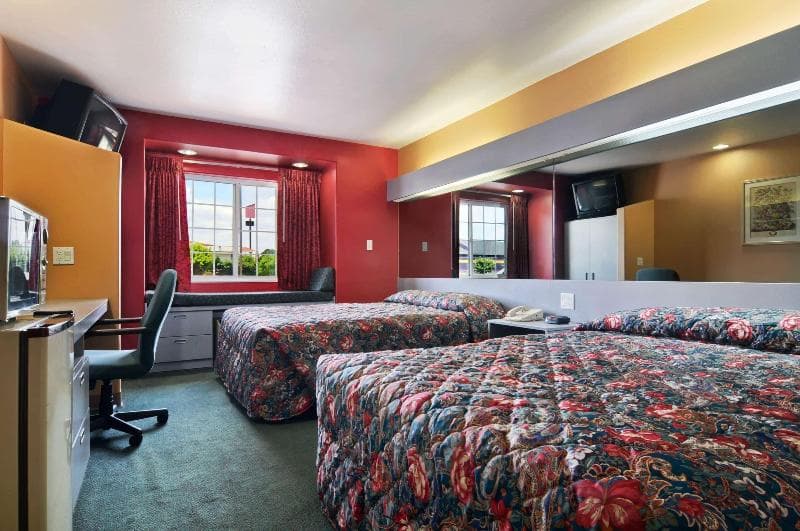 Microtel Inn & Suites by Wyndham Clarksville 3