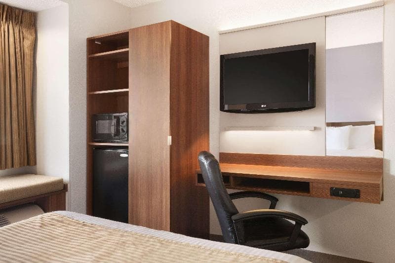 Microtel Inn by Wyndham Albany Airport 5
