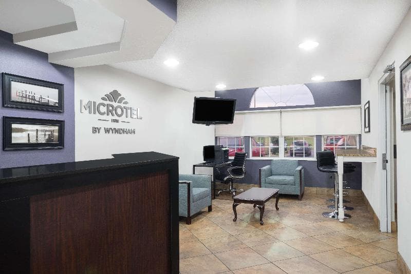 Microtel Inn & Suites by Wyndham Bowling Green 5