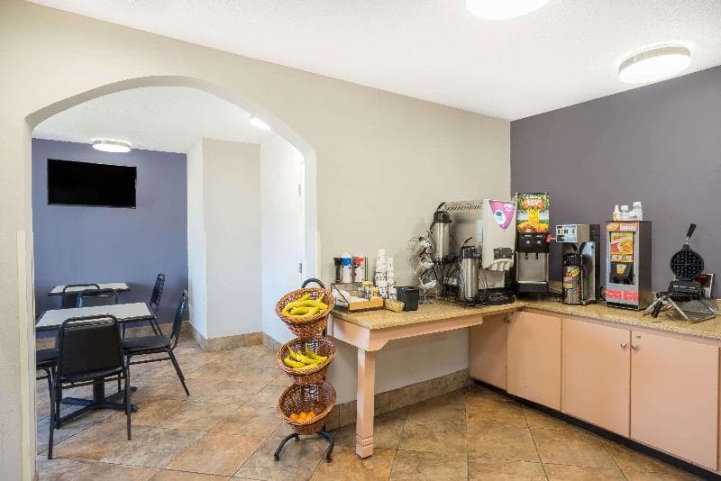Microtel Inn & Suites by Wyndham Bowling Green 3