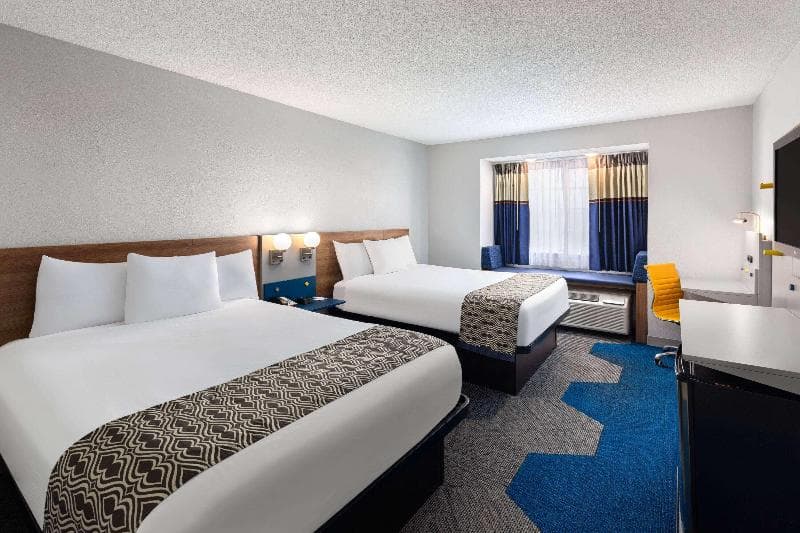 Microtel Inn & Suites by Wyndham Bowling Green 4