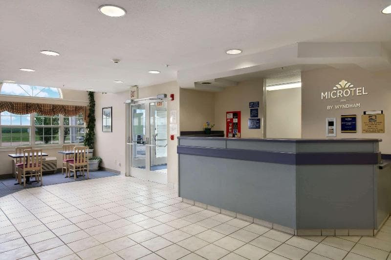 Microtel Inn by Wyndham Champaign 3