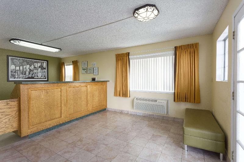 Super 8 by Wyndham Ridgecrest 4