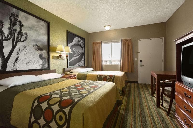 Super 8 by Wyndham Ridgecrest photo 1