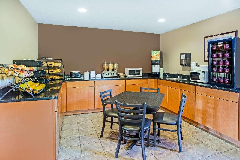 Microtel Inn & Suites by Wyndham Holland 2