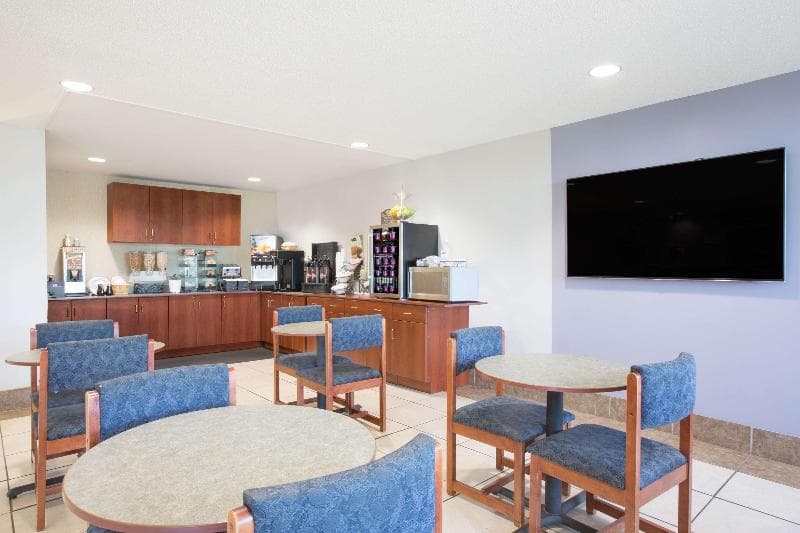 Microtel Inn & Suites by Wyndham Gardendale 3