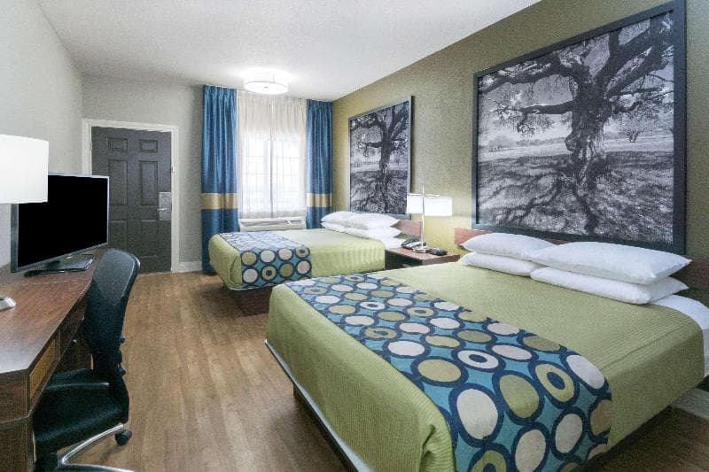 Super 8 By Wyndham San Antonio Near Fort Sam Houston 3