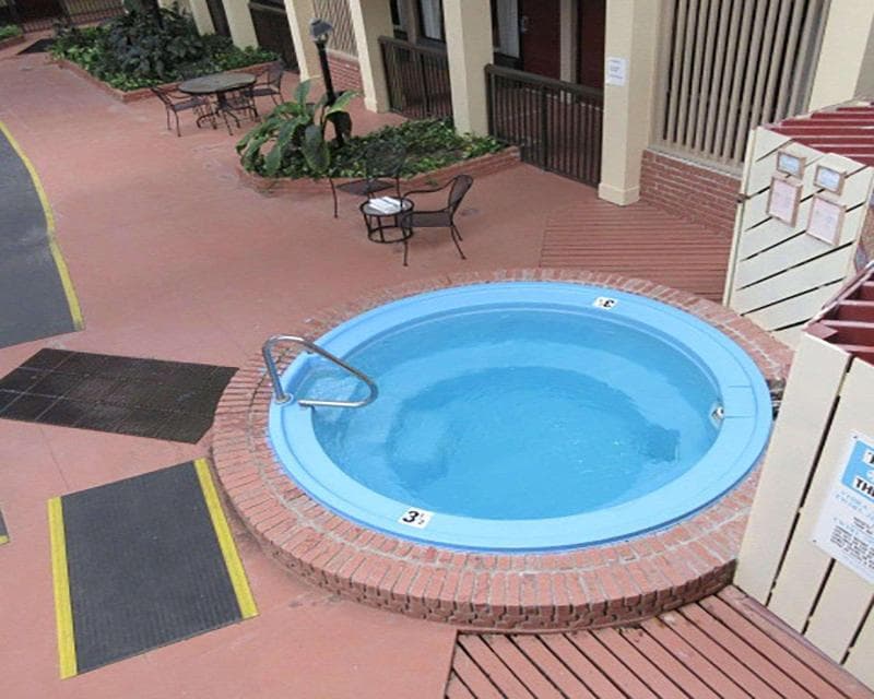 Quality Inn Newport 5