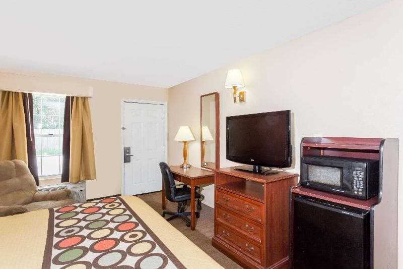 Super 8 By Wyndham Statesboro 4