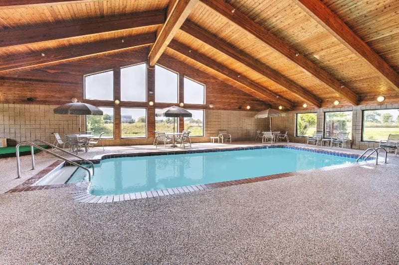 Super 8 by Wyndham Davenport 5