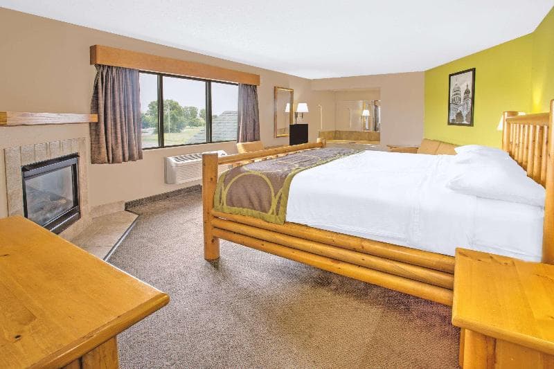 Super 8 by Wyndham Davenport photo 1