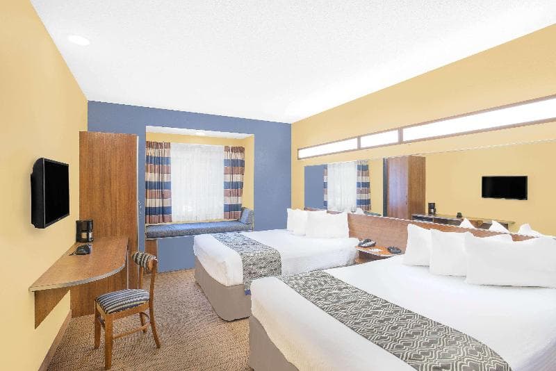 Microtel Inn & Suites by Wyndham Chili/Rochester Airport photo 1