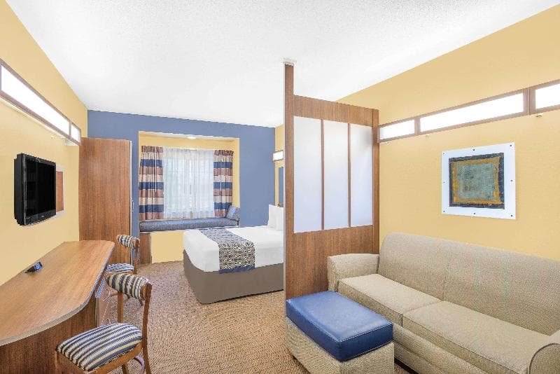 Microtel Inn & Suites by Wyndham Chili/Rochester Airport 3