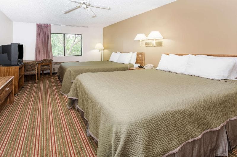 Travelodge by Wyndham Longmont 2