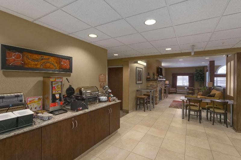 Microtel Inn & Suites by Wyndham Minot 4