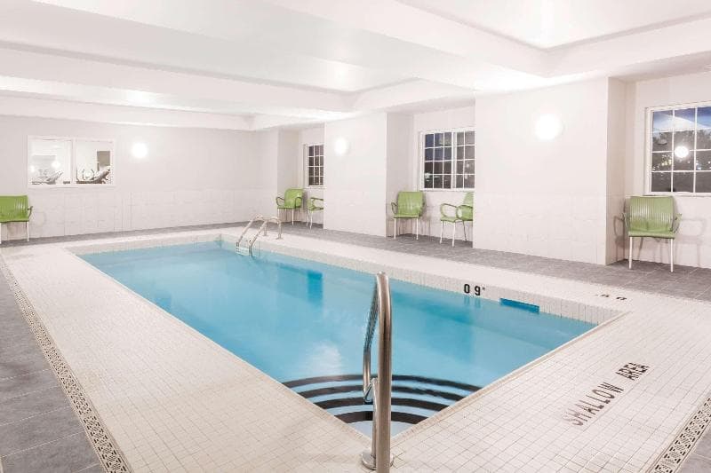 Microtel Inn & Suites by Wyndham Sault Ste. Marie 4