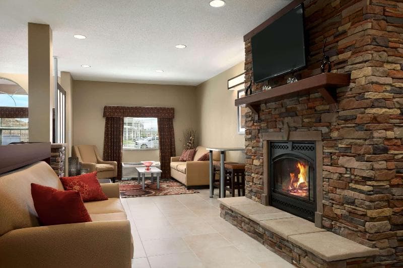 Microtel Inn & Suites by Wyndham St. Clairsville/Wheeling 4