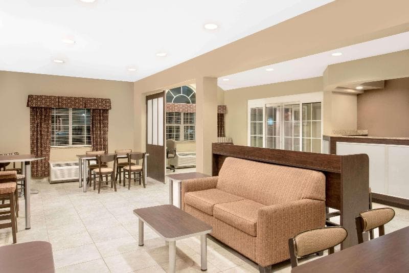 Microtel Inn & Suites by Wyndham Midland 5