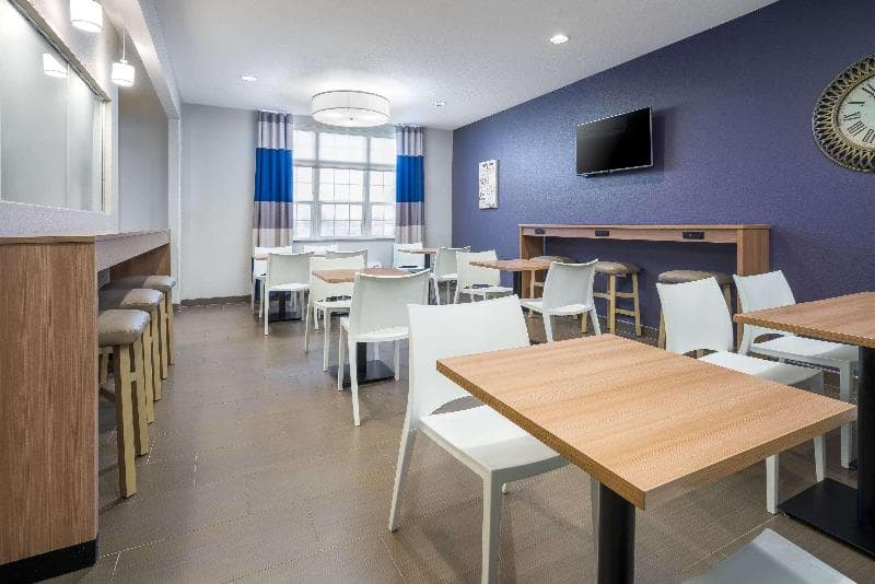 Microtel Inn & Suites by Wyndham Moorhead Fargo Area 3
