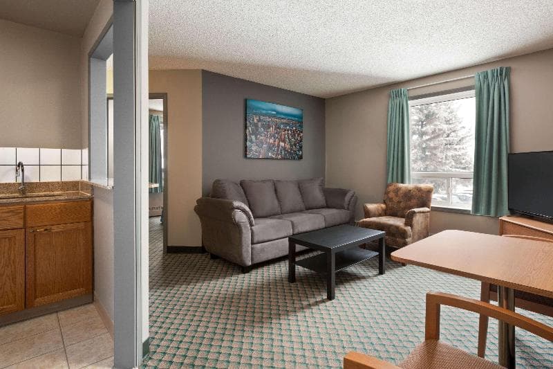 Travelodge By Wyndham Edmonton Airport 3