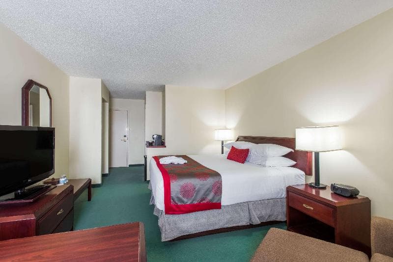 Riviera Plaza and Conference Centre Calgary Airport 4