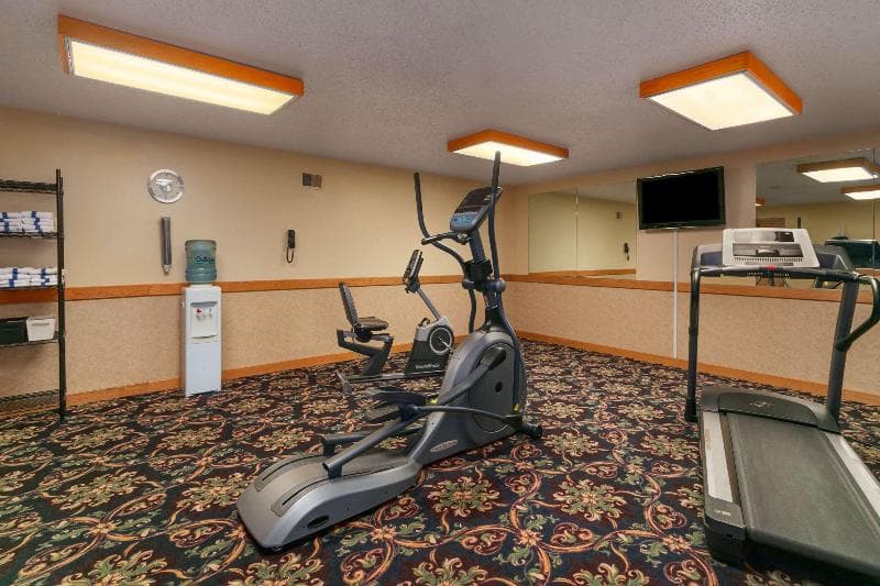 Ramada by Wyndham Bismarck 5