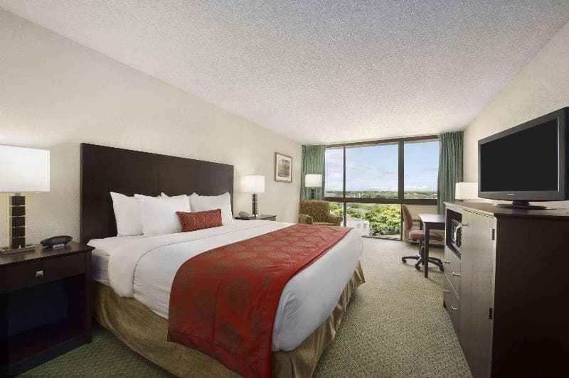 Ramada West Palm Beach Airport 4